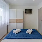 Villa Felicita With Heated Pool