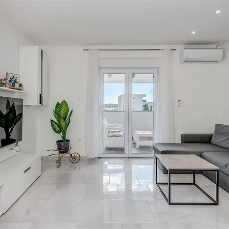 Felicita With Heated Pool * Trogir
