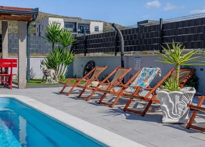 Felicita With Heated Pool טרוגיר