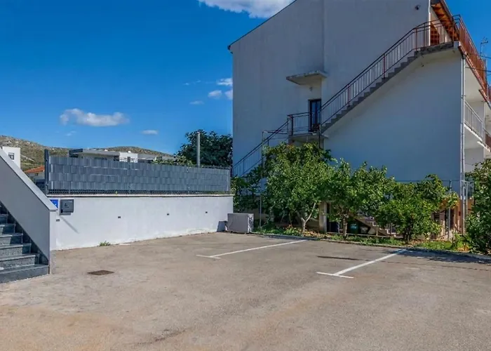 Felicita With Heated Pool Vila Trogir