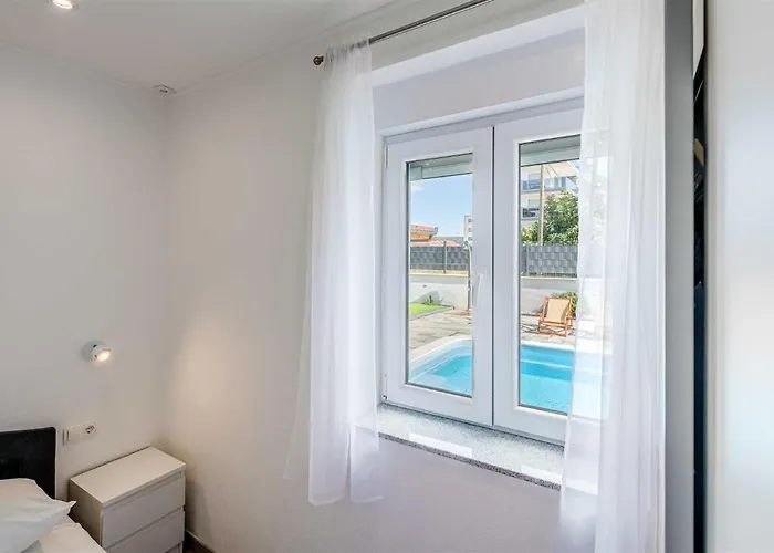 Felicita With Heated Pool טרוגיר