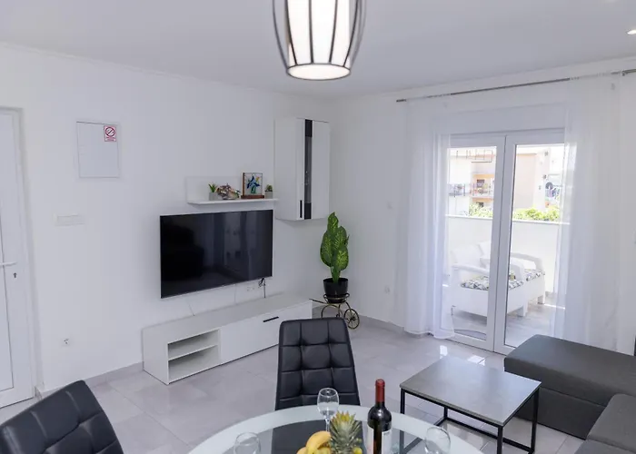 Villa Felicita With Heated Pool Trogir