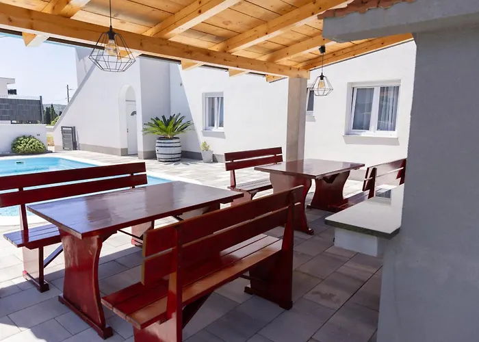 Villa Felicita With Heated Pool Trogir