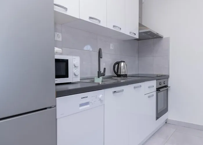 Felicita With Heated Pool Villa