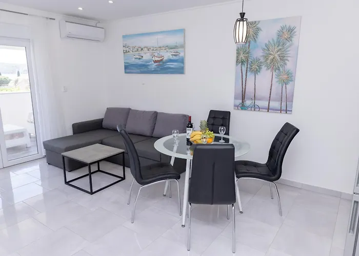 Felicita With Heated Pool Villa *