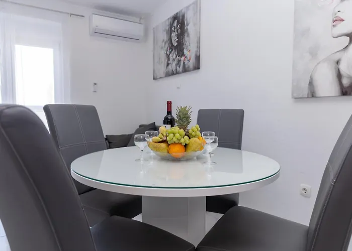 Villa Felicita With Heated Pool Trogir