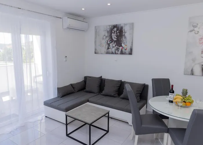 Villa Felicita With Heated Pool