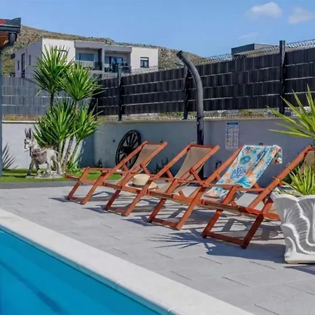 Felicita With Heated Pool Trogir